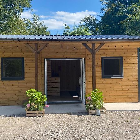Kingfisher Cabin - Wild Escapes Wrenbury Off Grid Glamping - Ages 12 And Over Baddiley Экстерьер фото