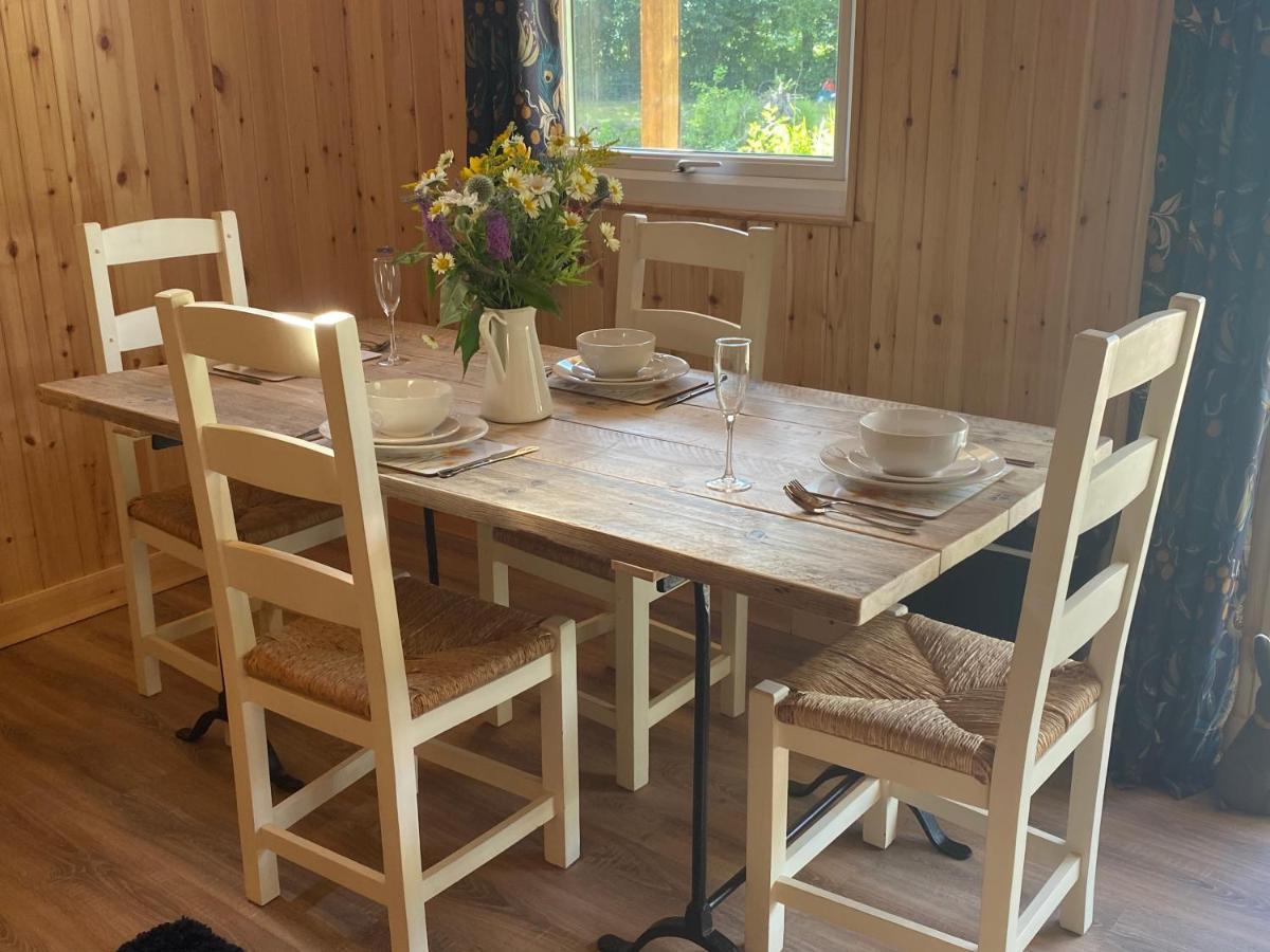 Kingfisher Cabin - Wild Escapes Wrenbury Off Grid Glamping - Ages 12 And Over Baddiley Экстерьер фото