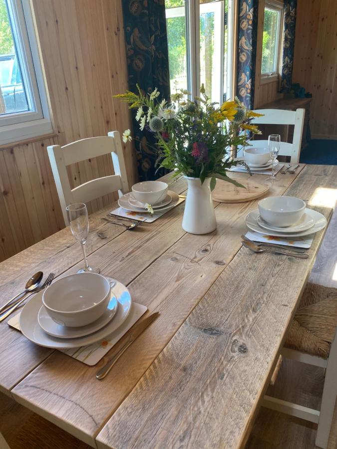 Kingfisher Cabin - Wild Escapes Wrenbury Off Grid Glamping - Ages 12 And Over Baddiley Экстерьер фото