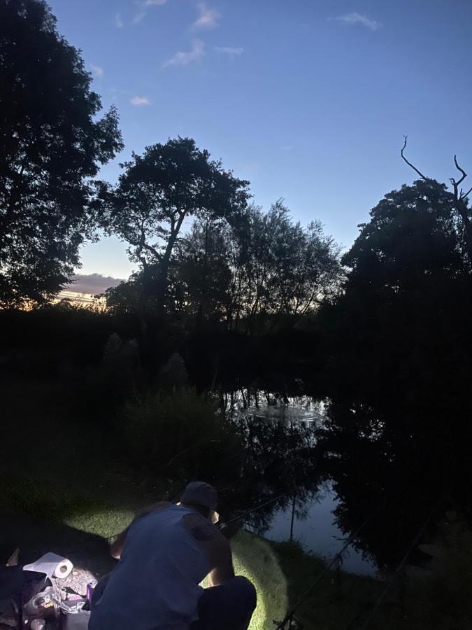 Kingfisher Cabin - Wild Escapes Wrenbury Off Grid Glamping - Ages 12 And Over Baddiley Экстерьер фото