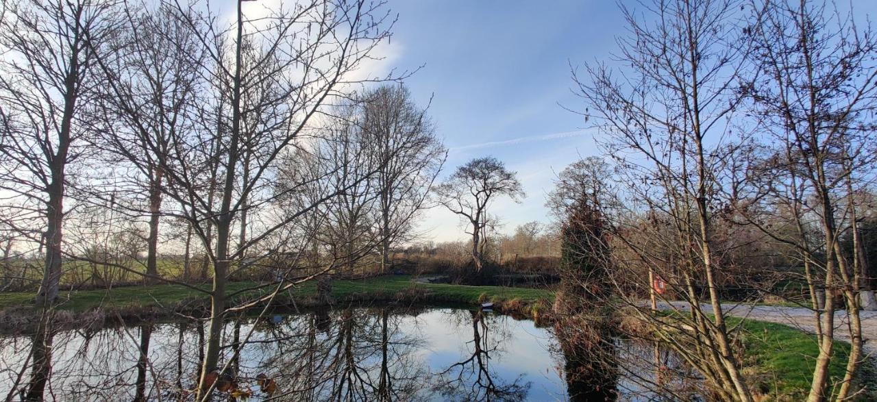 Kingfisher Cabin - Wild Escapes Wrenbury Off Grid Glamping - Ages 12 And Over Baddiley Экстерьер фото